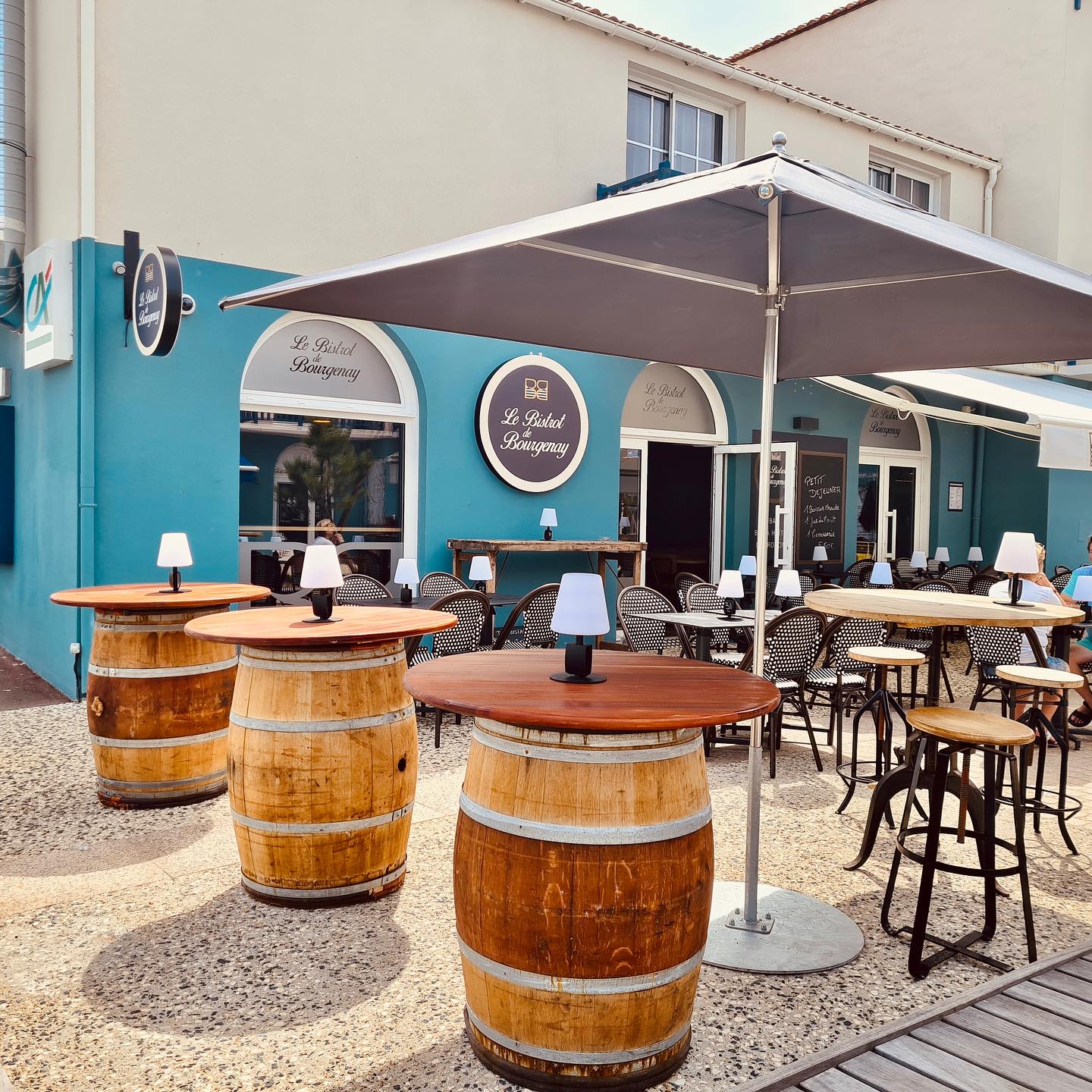 L'Intérieur chaleureux du Bistrot