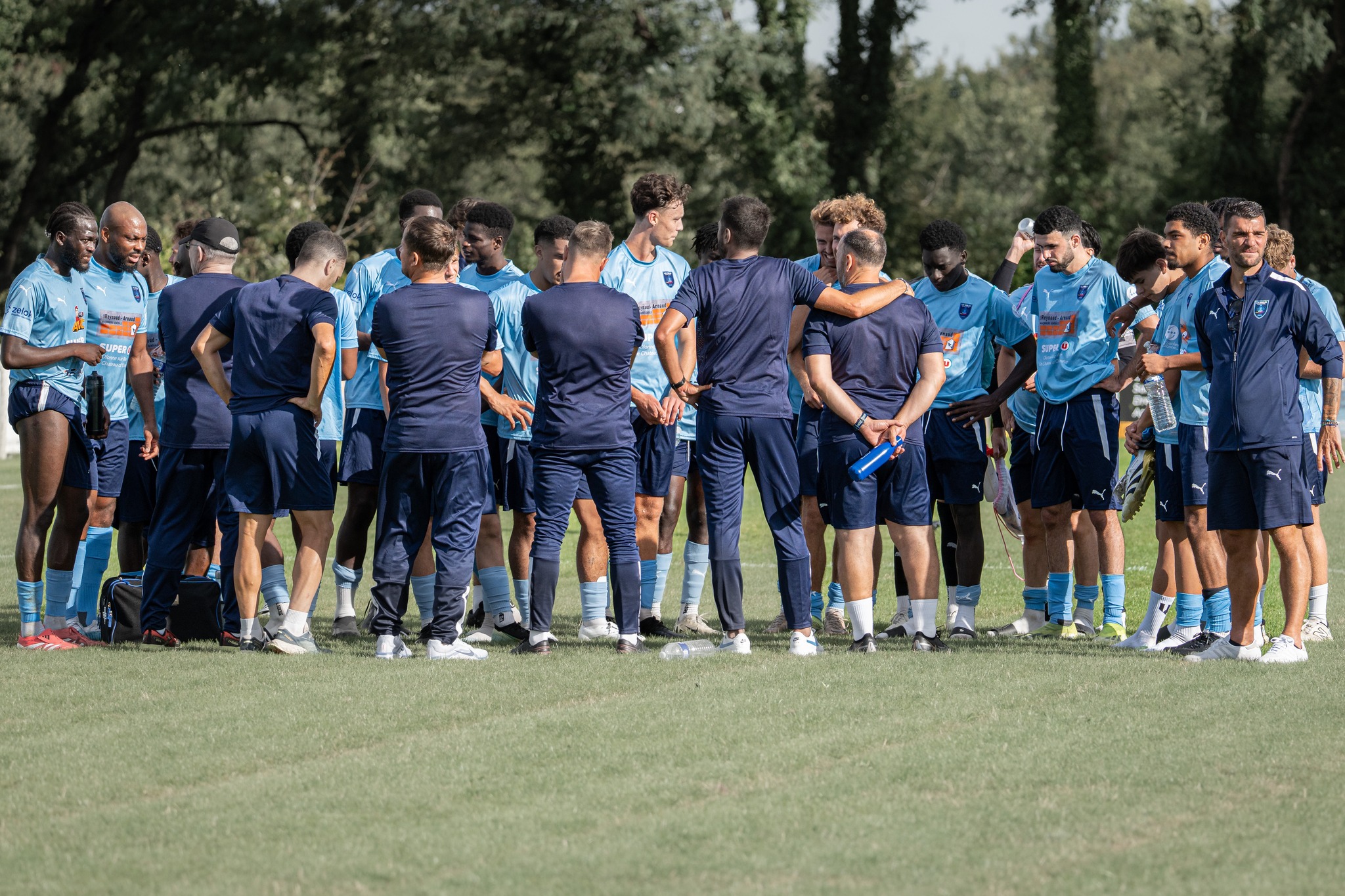 Le collectif du LSVF réuni sur le terrain avant le match